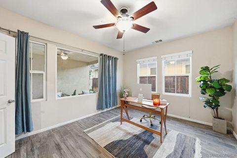 Tiny photo for 2923 Oro Blanco Cir, Escondido, CA 92027 (MLS # 250045563)