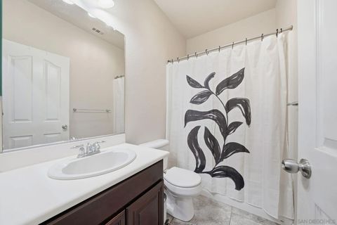 Tiny photo for 2923 Oro Blanco Cir, Escondido, CA 92027 (MLS # 250045563)