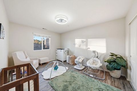 Tiny photo for 2923 Oro Blanco Cir, Escondido, CA 92027 (MLS # 250045563)