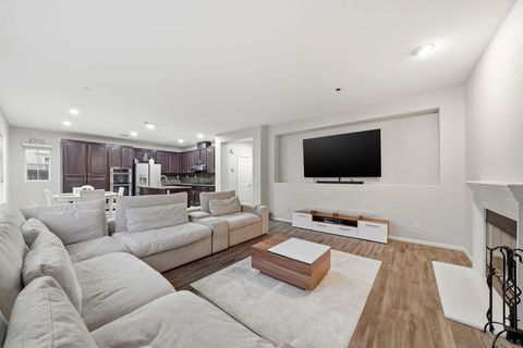 Tiny photo for 2923 Oro Blanco Cir, Escondido, CA 92027 (MLS # 250045563)