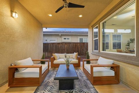 Tiny photo for 2923 Oro Blanco Cir, Escondido, CA 92027 (MLS # 250045563)