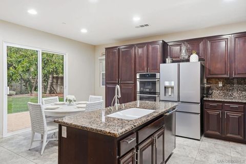 Tiny photo for 2923 Oro Blanco Cir, Escondido, CA 92027 (MLS # 250045563)