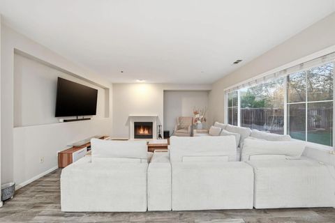 Tiny photo for 2923 Oro Blanco Cir, Escondido, CA 92027 (MLS # 250045563)