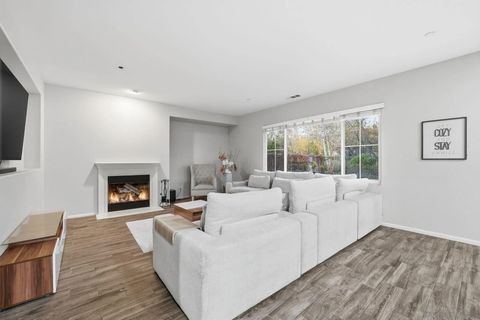 Tiny photo for 2923 Oro Blanco Cir, Escondido, CA 92027 (MLS # 250045563)