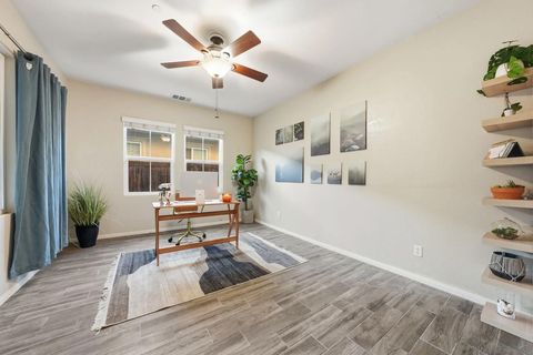 Tiny photo for 2923 Oro Blanco Cir, Escondido, CA 92027 (MLS # 250045563)