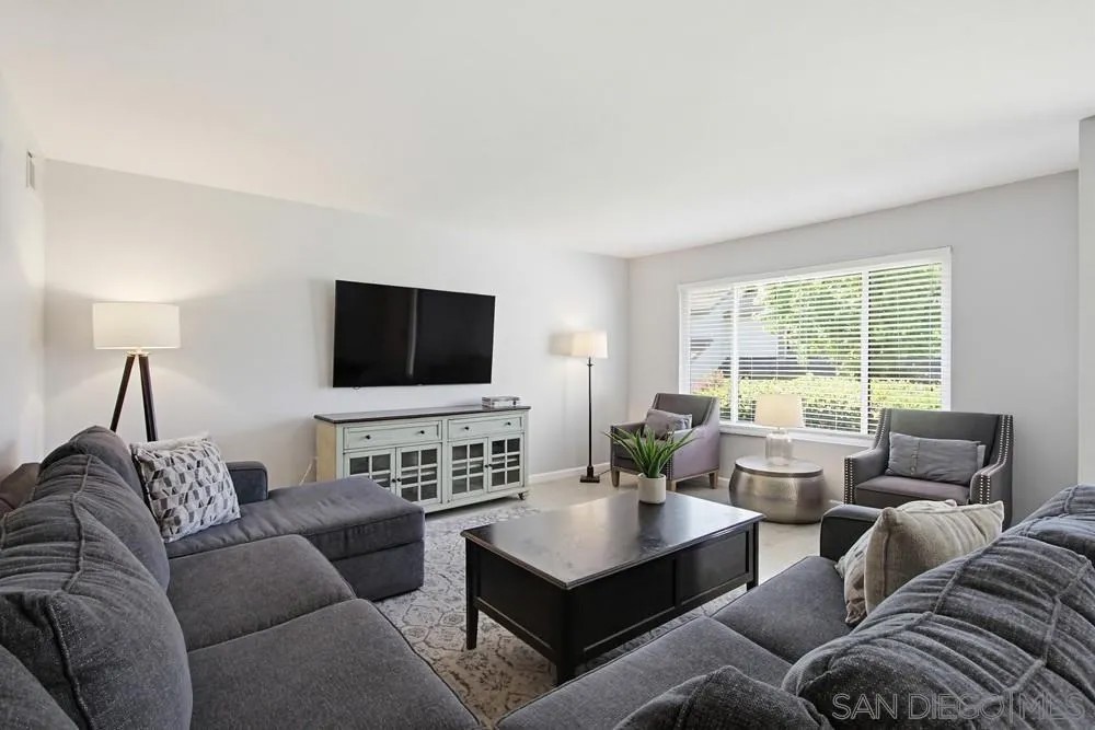 5308 Caminito Velasquez