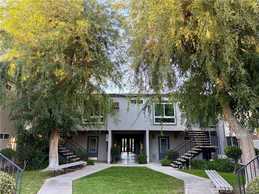 22030 Calvert 2