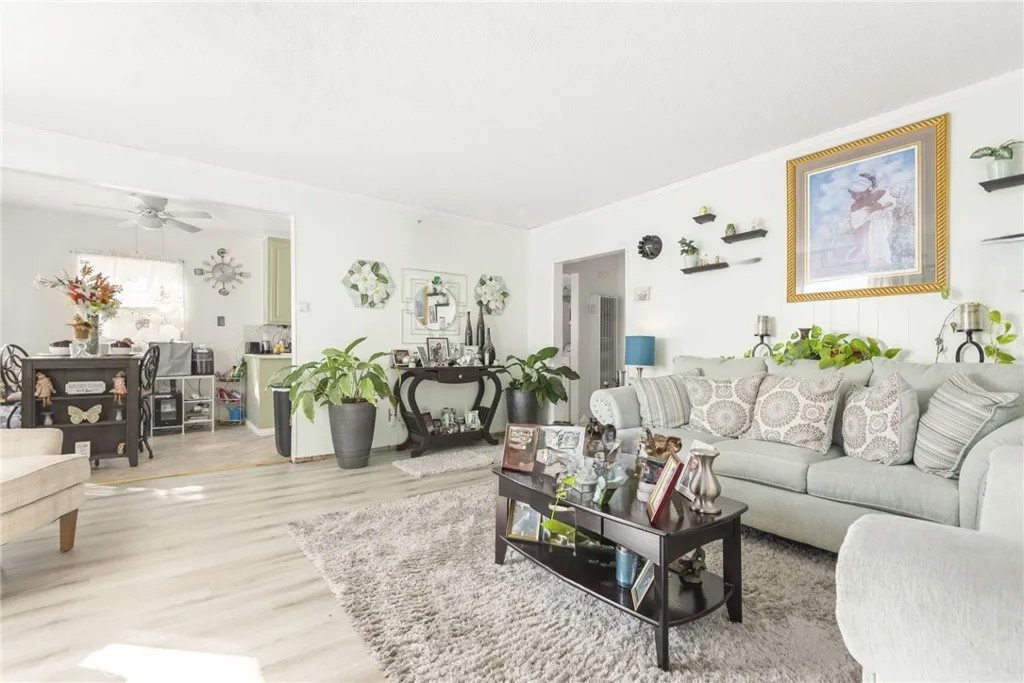 553 W 109th