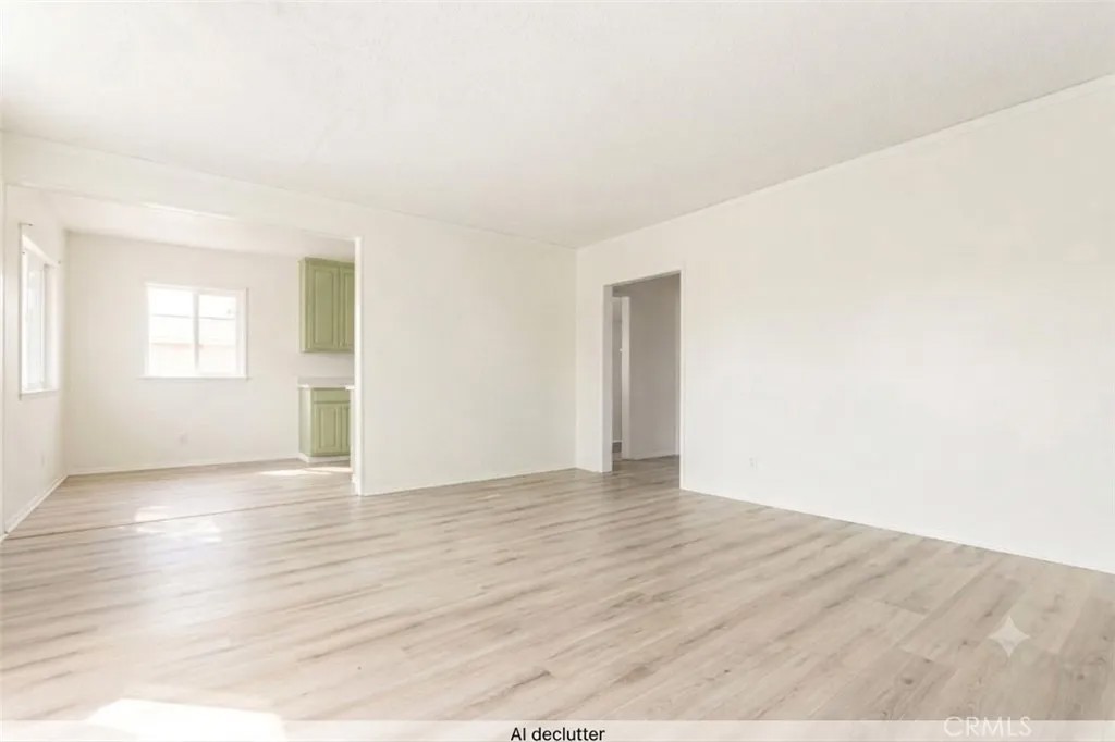 553 W 109th