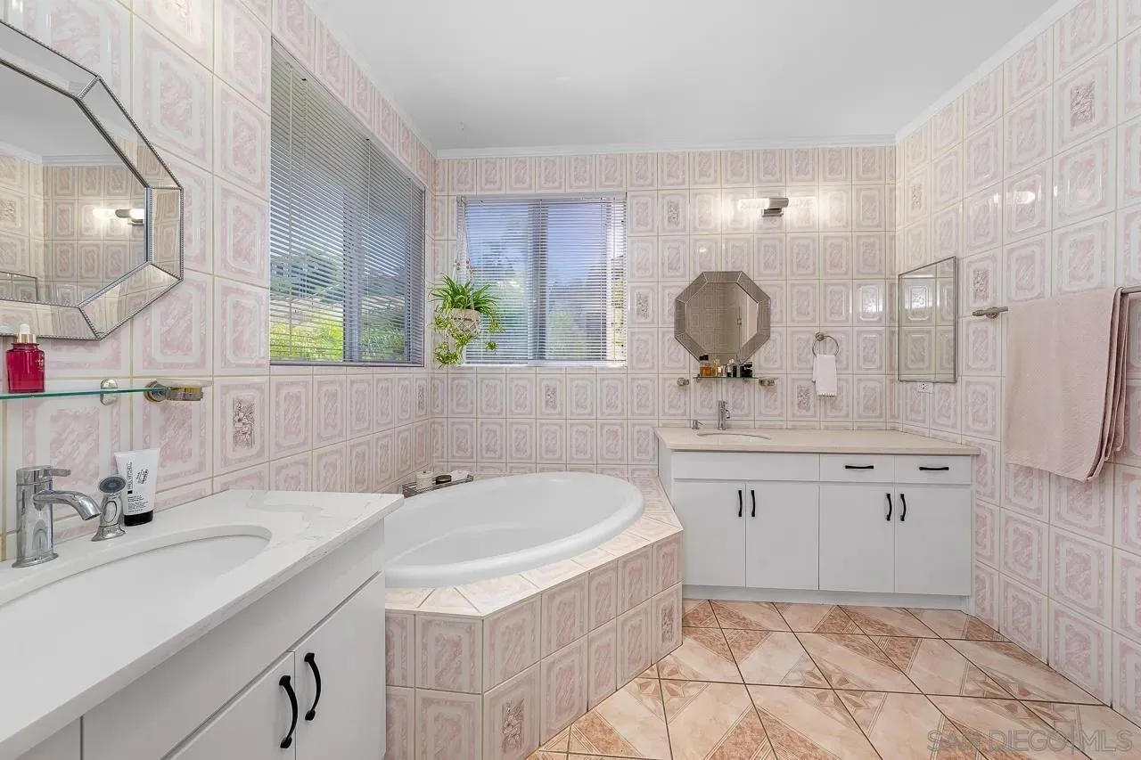 Chula Vista, California 91913, United States, 5 Bedrooms Bedrooms, ,3 BathroomsBathrooms,Residential,Active,179539