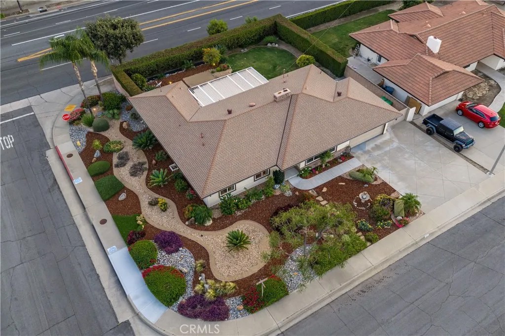 102 W Monterrey Drive