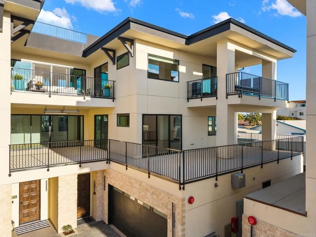 2672 Roosevelt Street