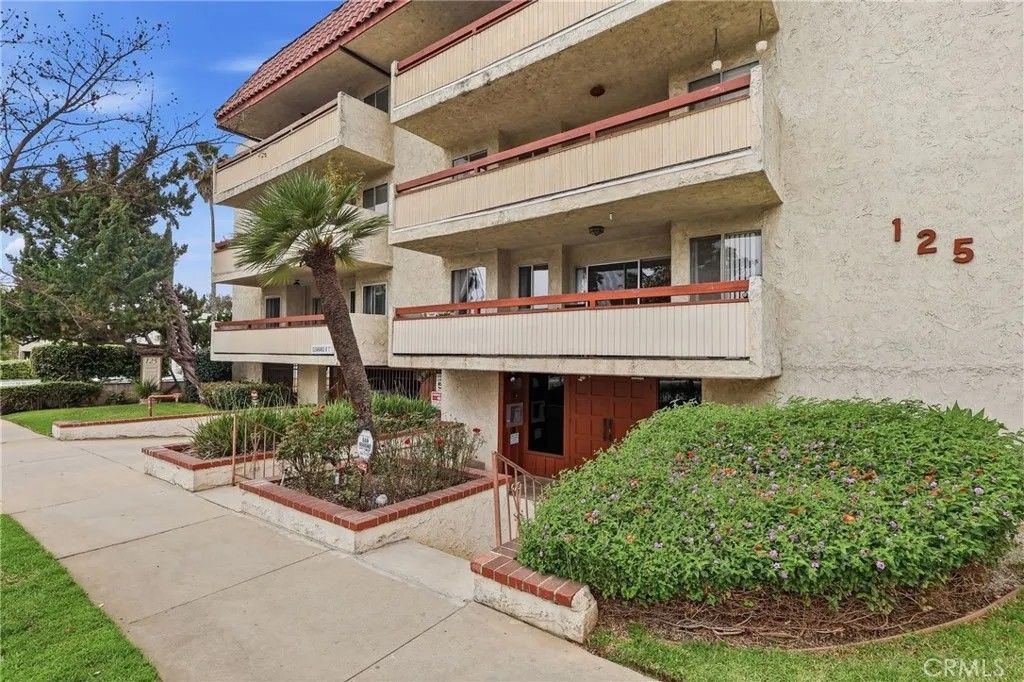Photo of 125 S Sierra Madre Blvd #104, Pasadena, CA 91107 (MLS # WS26030845)