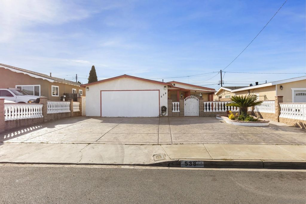 Photo of 538 Paraiso Ave, Spring Valley, CA 91977 (MLS # 260004582)