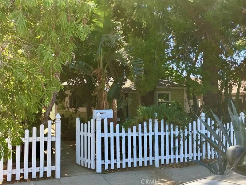 13516 Dyer Street