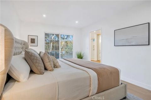 Tiny photo for 21952 Esplendor, Mission Viejo, CA 92691 (MLS # OC25255037)