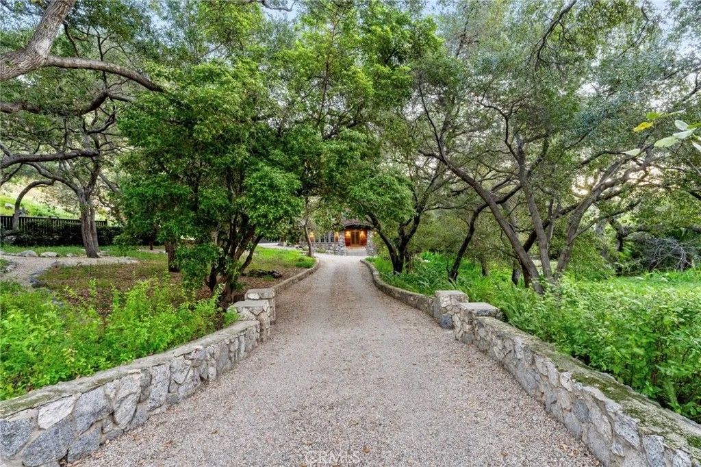 Photo of 354 N Canon Avenue, Sierra Madre, CA 91024 (MLS # AR26030907)