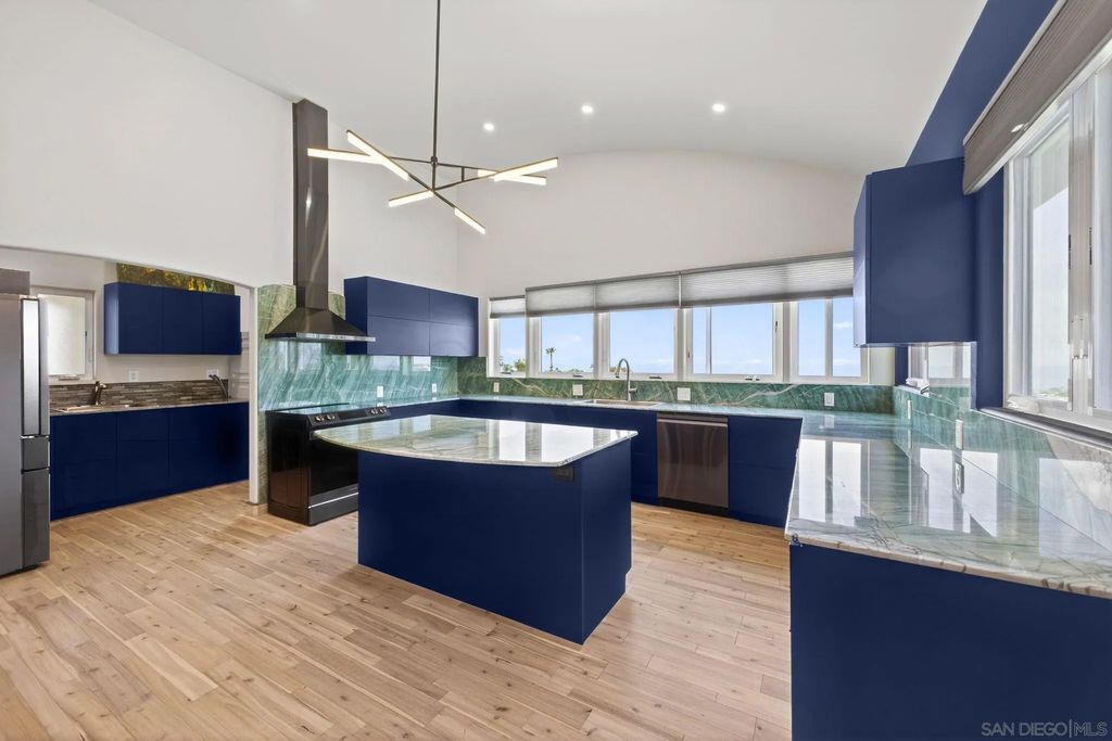 Photo of 6706 Avenida MaÃ±ana St, La Jolla, CA 92037 (MLS # 260003173)