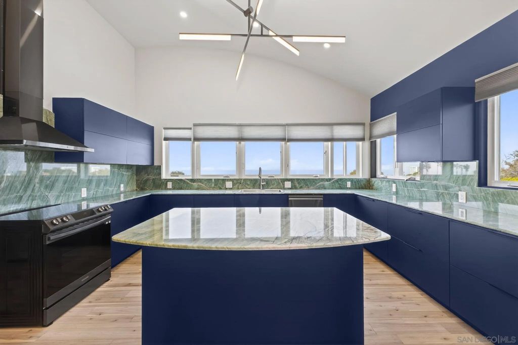 Photo of 6706 Avenida MaÃ±ana St, La Jolla, CA 92037 (MLS # 260003173)