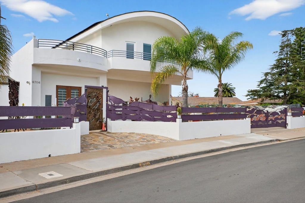 Photo of 6706 Avenida MaÃ±ana St, La Jolla, CA 92037 (MLS # 260003173)