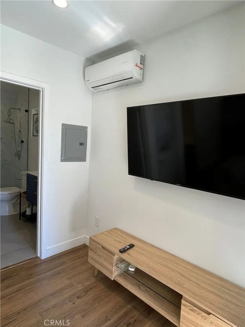 Photo of 23519 Aetna Street, Woodland Hills, CA 91367 (MLS # SR26006759)