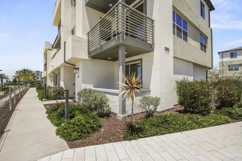 1891 Cosmopolitan Lane 6