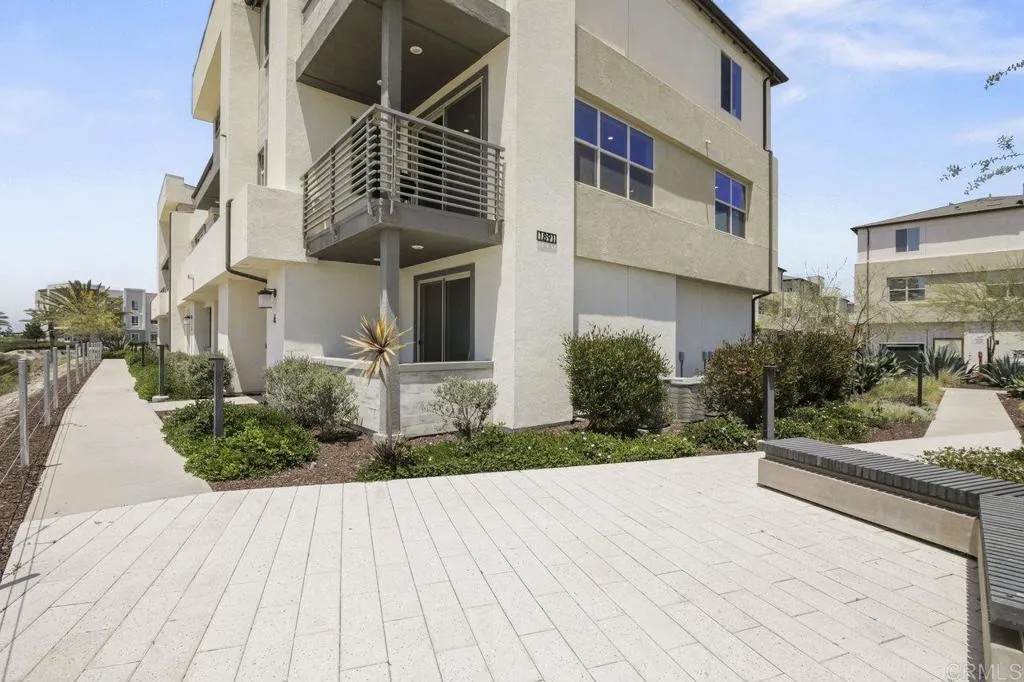 1891 Cosmopolitan Lane 6