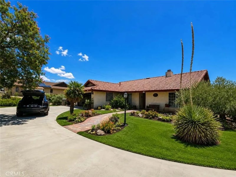 57419 Redondo St
