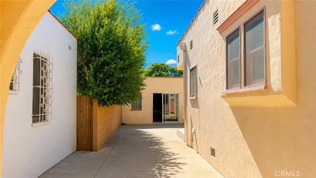 2112 W 77th