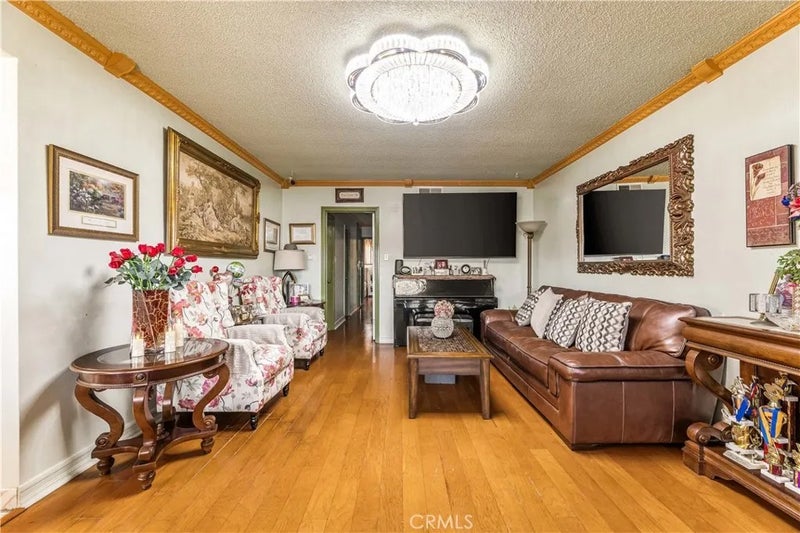 513 W 224th