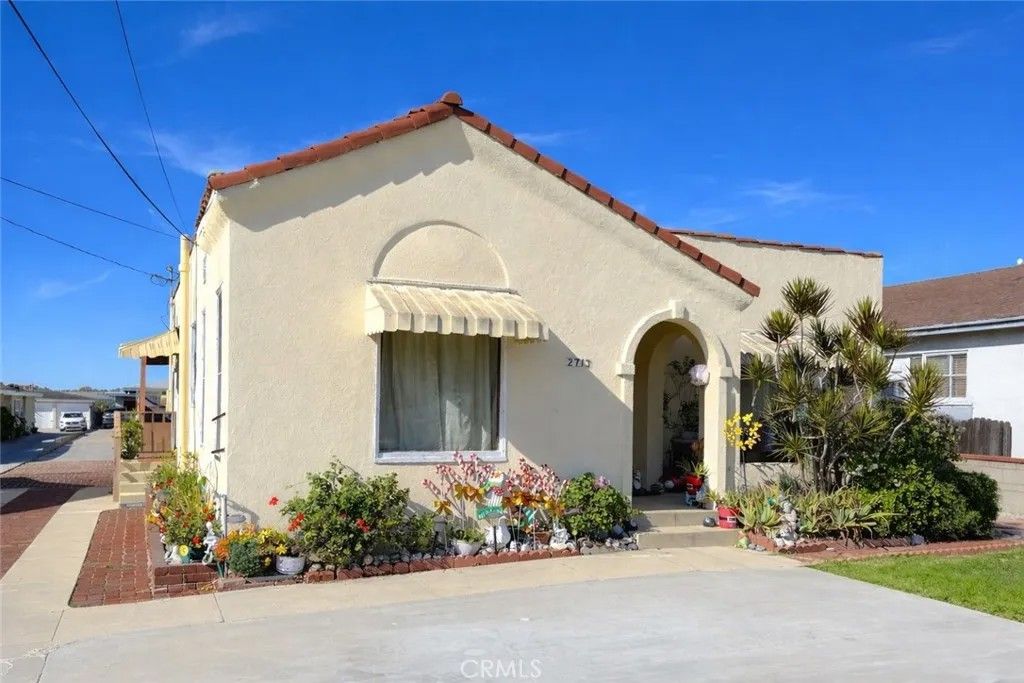 Photo of 2713 Arlington Ave, Torrance, CA 90501 (MLS # AR26007948)