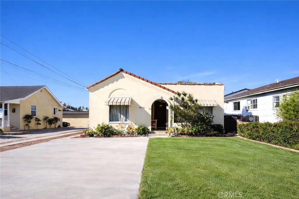 Photo of 2713 Arlington Ave, Torrance, CA 90501 (MLS # AR26007948)