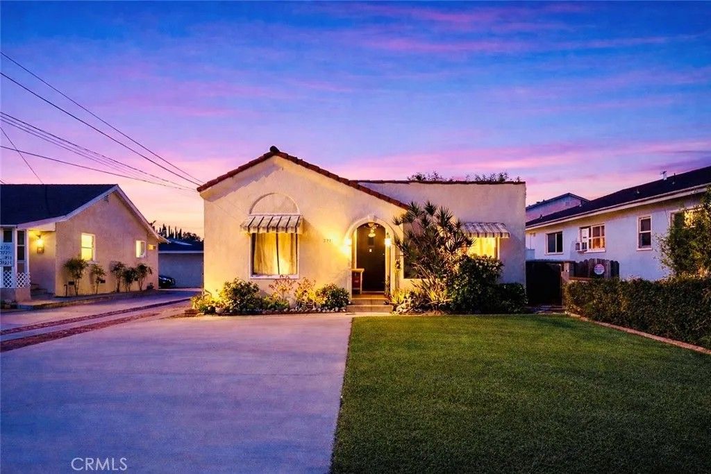 Photo of 2713 Arlington Ave, Torrance, CA 90501 (MLS # AR26007948)