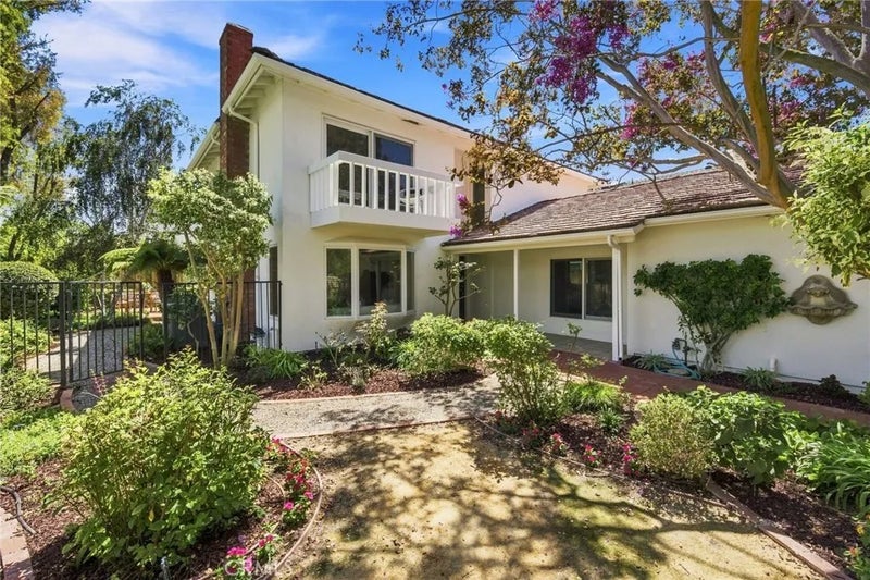 16 Angell Street