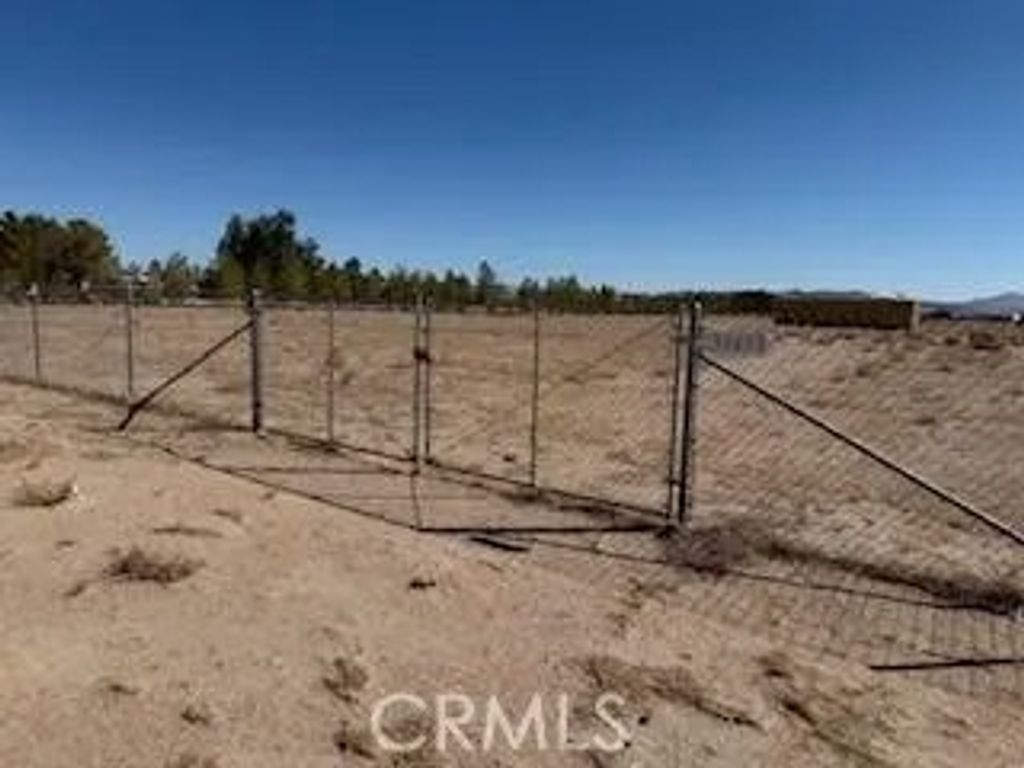 Photo of 34653 Purple Sage Rd, Newberry Springs, CA 92365 (MLS # HD26083938)