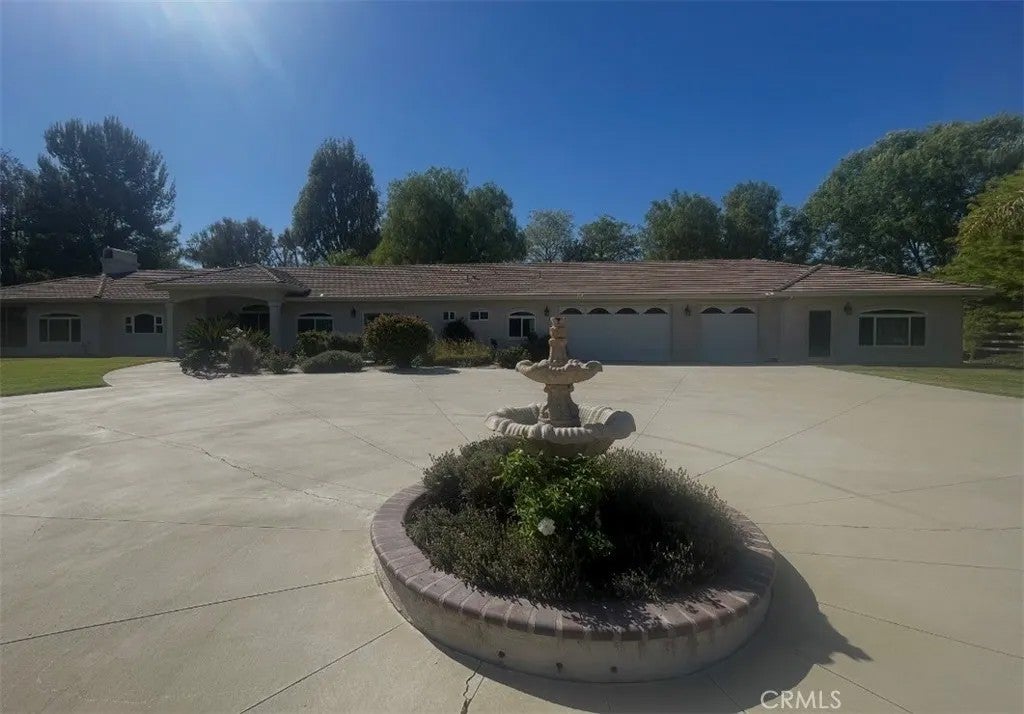 Photo of 29781 Pasada Rd, Temecula, CA 92591 (MLS # IG26116628)
