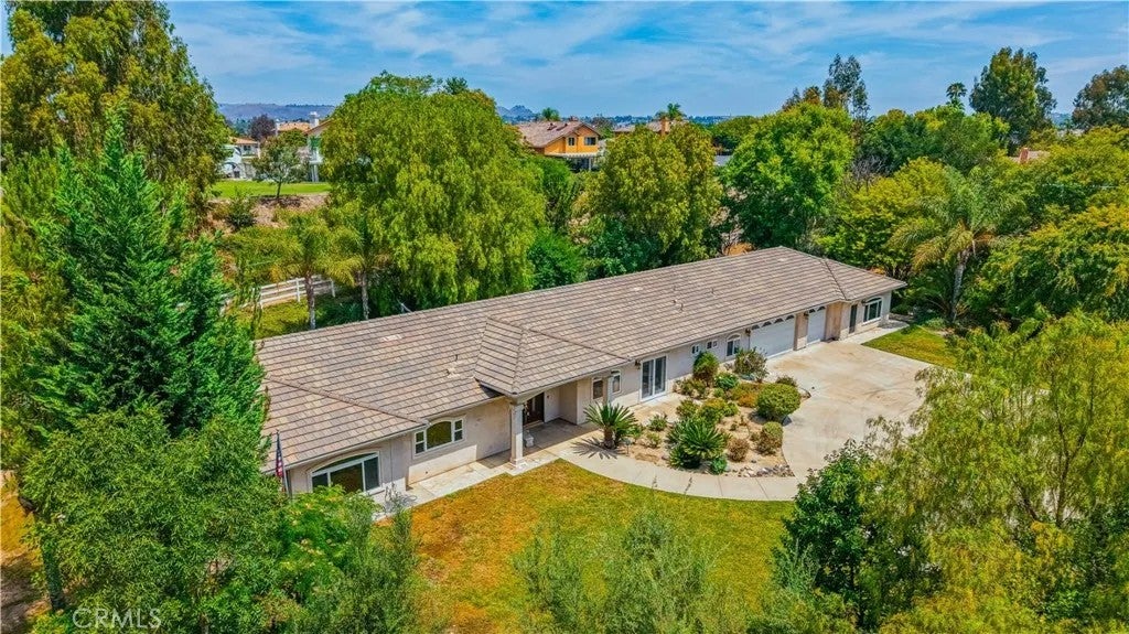 Photo of 29781 Pasada Rd, Temecula, CA 92591 (MLS # IG26116628)
