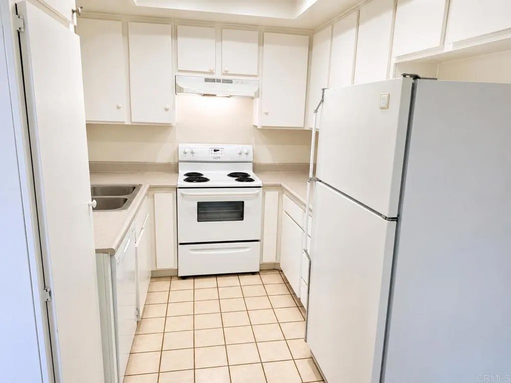 3412 Los Mochis Way