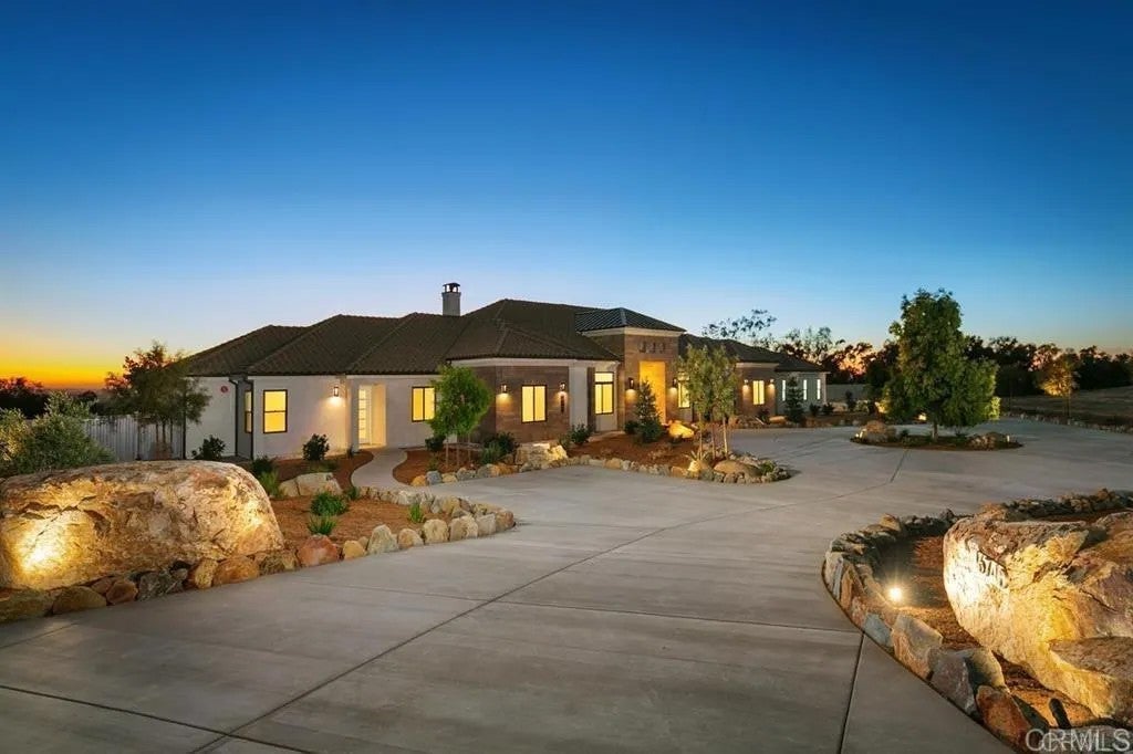 16740 Calle Montana