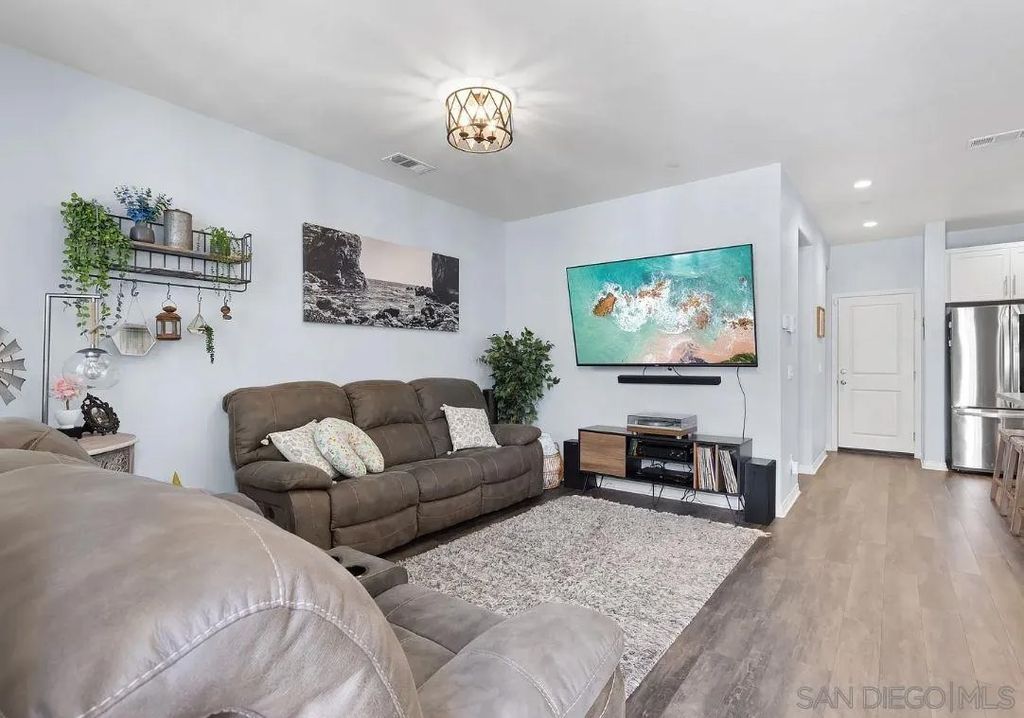 Photo of 524 Turnstone Ln, Imperial Beach, CA 91932 (MLS # 250046131)