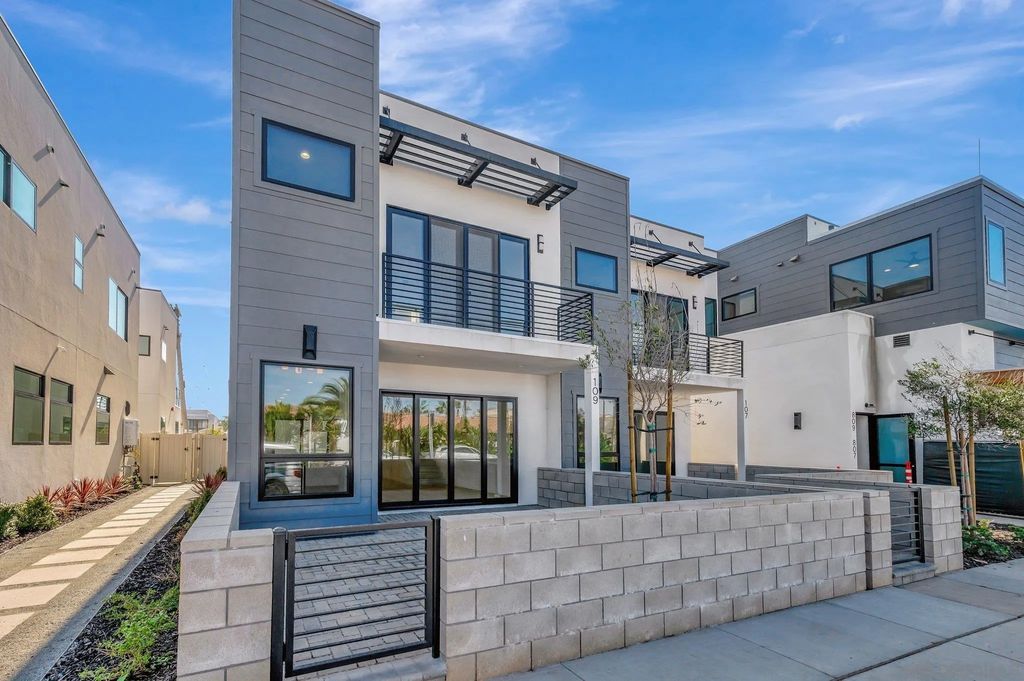 Photo of 109 Daisy Ave, Imperial Beach, CA 91932 (MLS # 250042291)