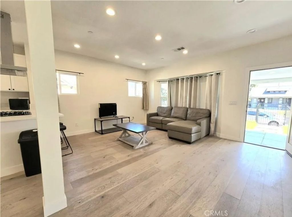 Photo of 1225 W 41st St #1227, Los Angeles, CA 90037 (MLS # DW26089959)