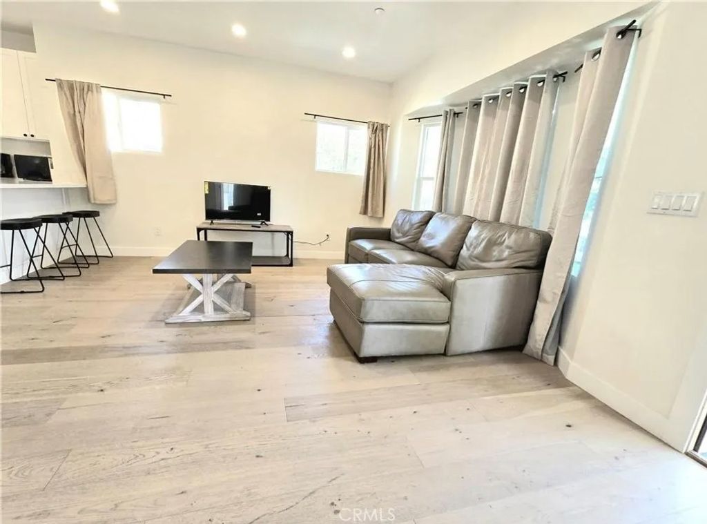 Photo of 1225 W 41st St #1227, Los Angeles, CA 90037 (MLS # DW26089959)