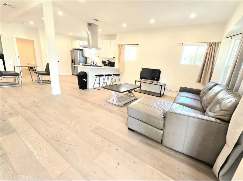 1225 W 41st 1227