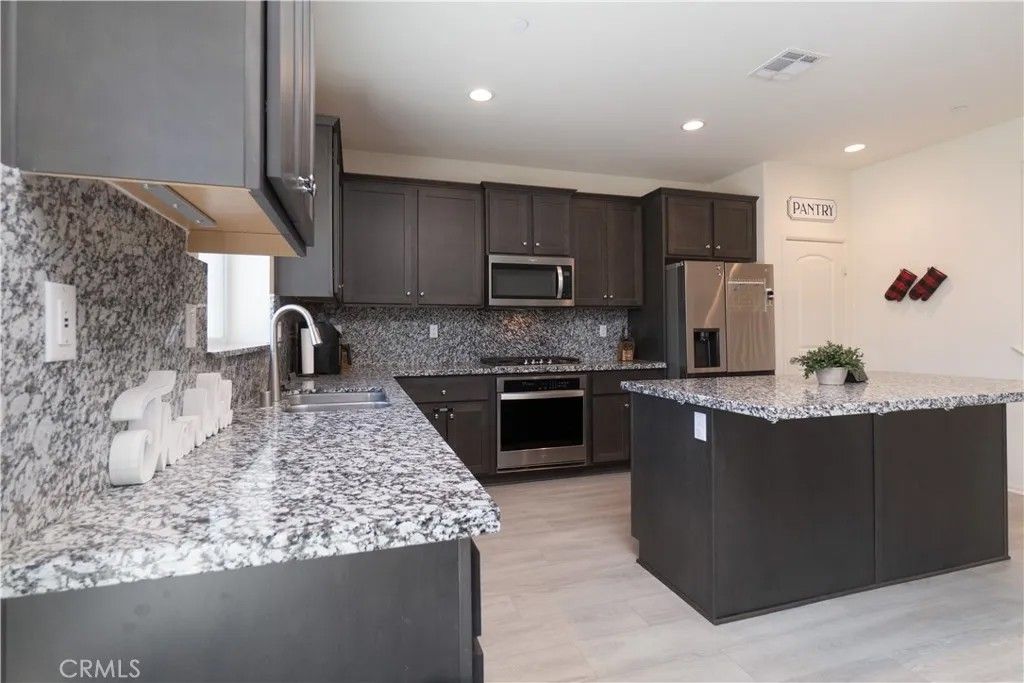 Photo of 11347 Quail Hollow Street, Victorville, CA 92392 (MLS # CV26060628)