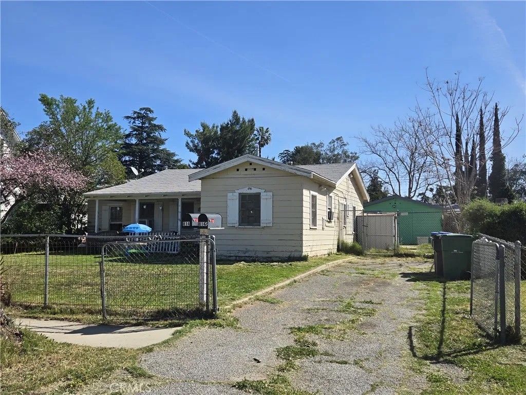 Photo of 814 Edgar Ave, Beaumont, CA 92223 (MLS # IG26056668)