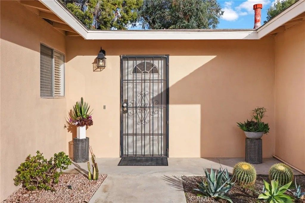 Photo of 43744 Virginia Ave, Palm Desert, CA 92211 (MLS # DW25281048)