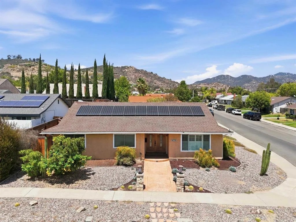 Photo of 670 N Citrus Avenue, Escondido, CA 92027 (MLS # PTP2605307)