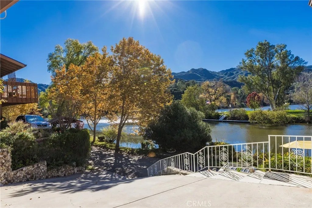 2232 East Lakeshore Drive