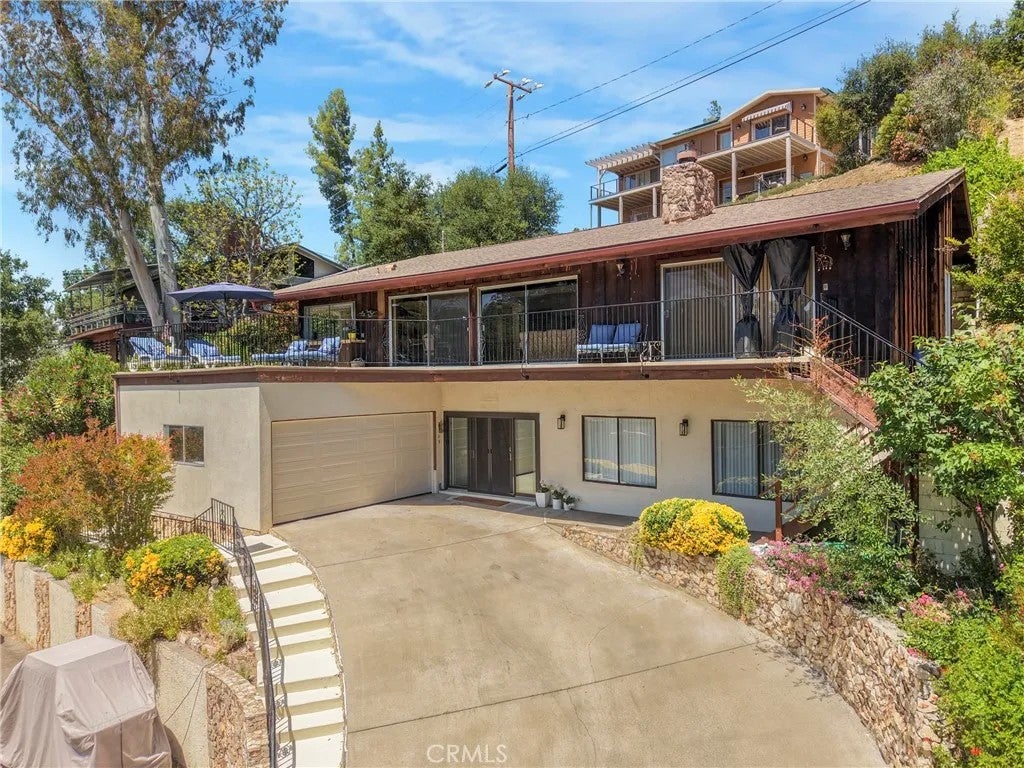 2232 East Lakeshore Drive